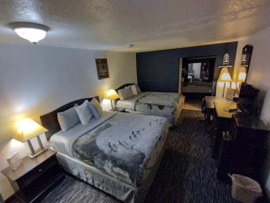 Osu 2 Queen Beds Hotel Room 201 Wi-Fi Hot Tub Booking Stillwater Exterior photo